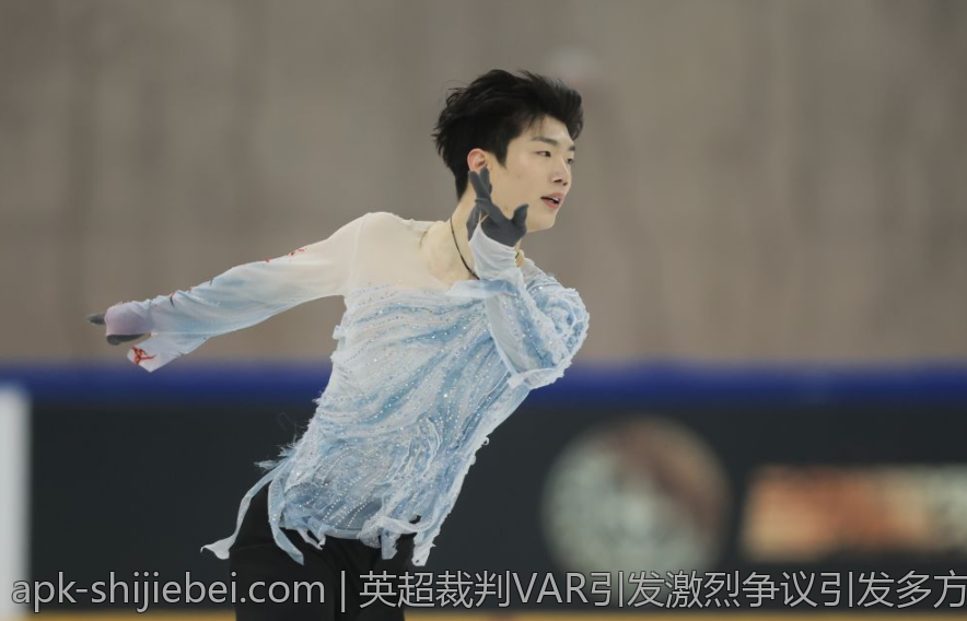 英超裁判VAR引发激烈争议引发多方讨论