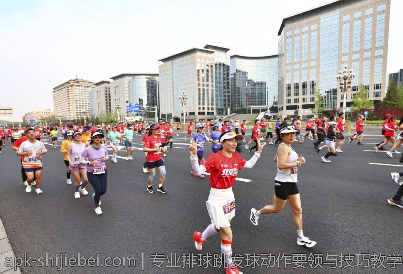 专业排球跳发球动作要领与技巧教学视频
